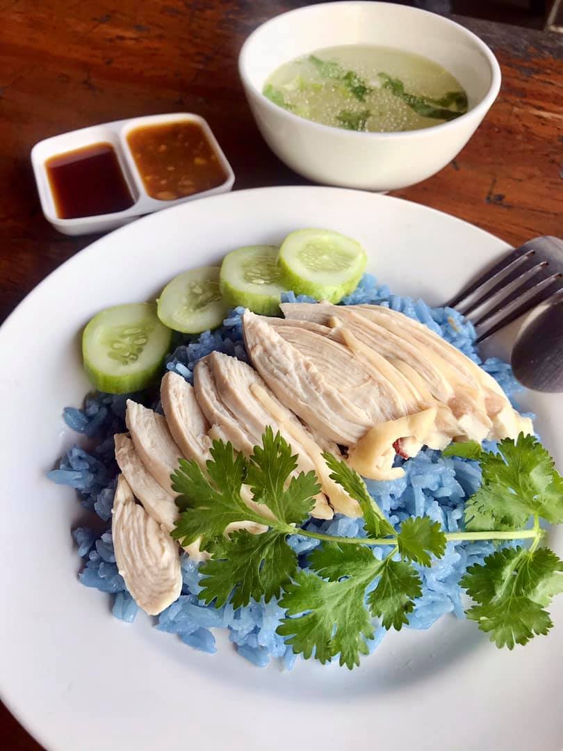 oabnapha's tweet photo. ตัดภาพมาที่คนไทย https://t.co/w6PxnDYhBZ