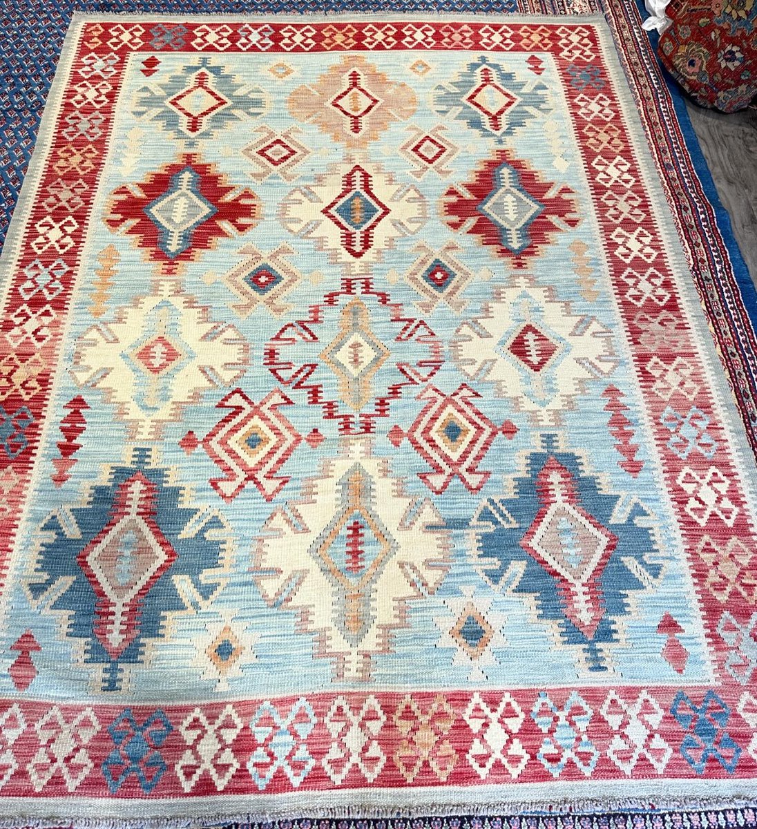 TheCarpetDoctor's tweet photo. This stunning Kelim (2.40m x 1.82m) with its eye catching soft blue background is sure to leave an impression on any visitors & is currently on display in our Hampshire Gallery
Store Locator -> https://t.co/Xk9l4bzVBb
#Stockbridge #interiodesign #shopsmall https://t.co/ZSRYyVJXLV