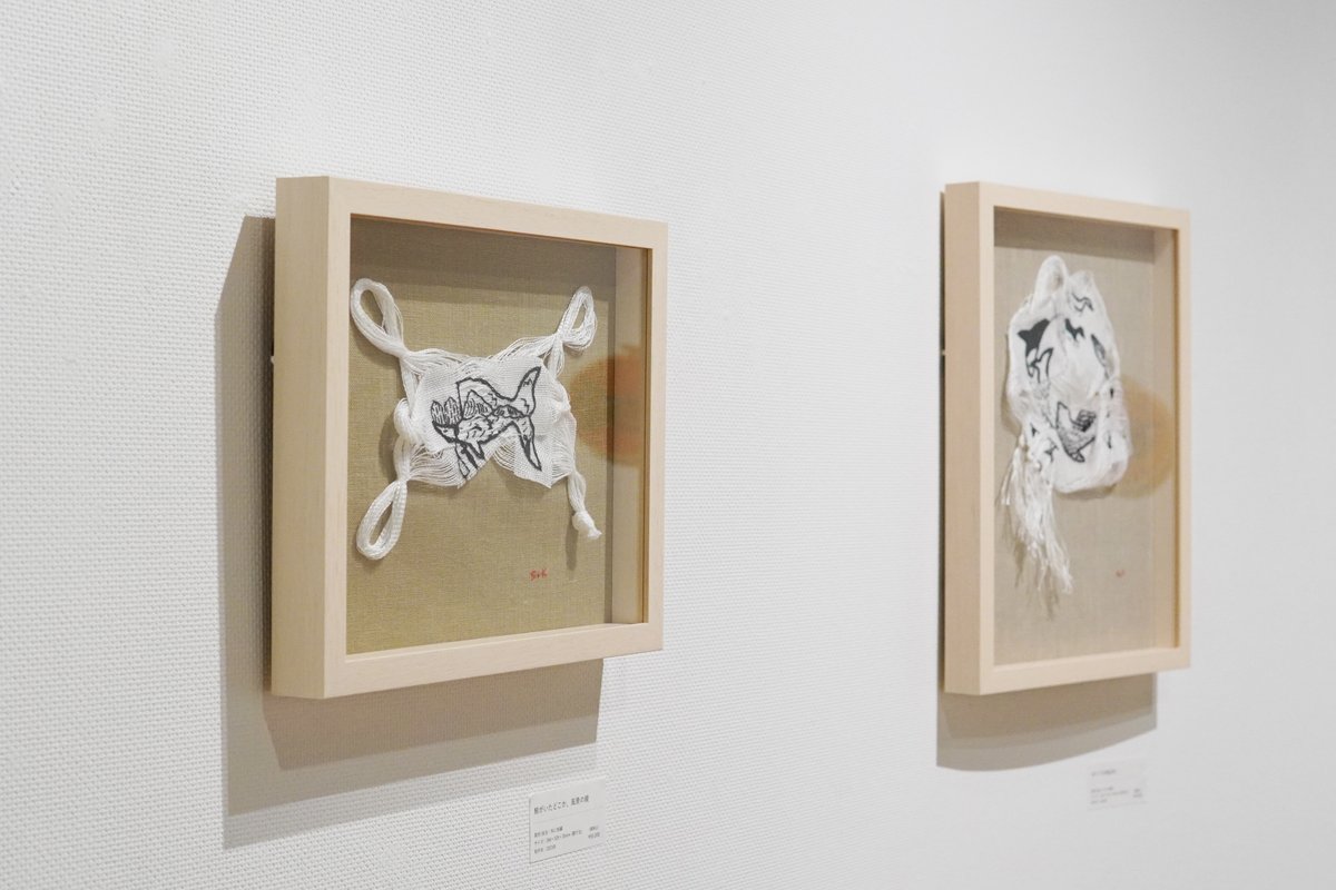 是恒さくらは、これまでCyg企画展で発表した作品に加え、新作４点をお披露目しています。
国内外各地の捕鯨、漁労、海の民俗文化を尋ね、リトルプレスや刺繍、造形作品として発表する是恒さくらが縫い取った作品群をぜひご覧ください。

ー
常設展 いとなみのなかで
5.27(月)まで／火・水・木 休業