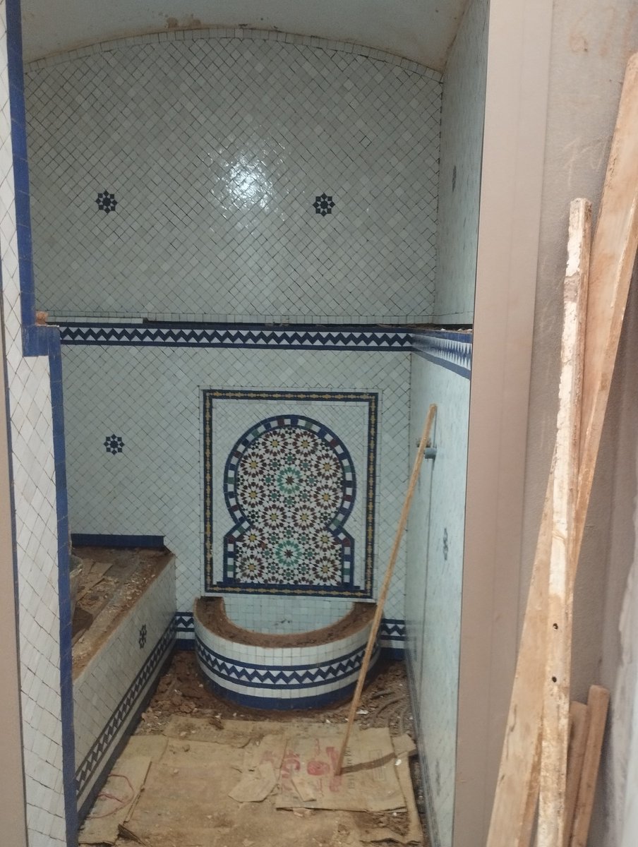 السلام عليكم ورحمة الله...حمام بالزليج التقليدي المغربي