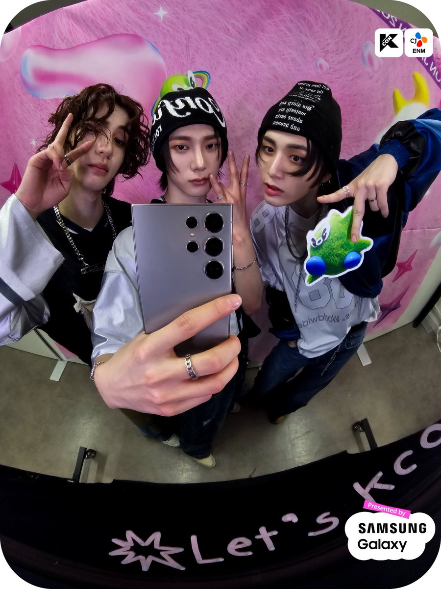 [#KCONJAPAN2024]

📸 #BOYNEXTDOOR MIRROR SELFIE
📍 MAY 11 (SAT)

🪞,🪞, who is the best in the world?
- YOU!!!!!
🪞、🪞、この世で一番美しいのは誰？
‐あなた!!

🎈2024.05.10.-05.12
✨Let's #KCON!