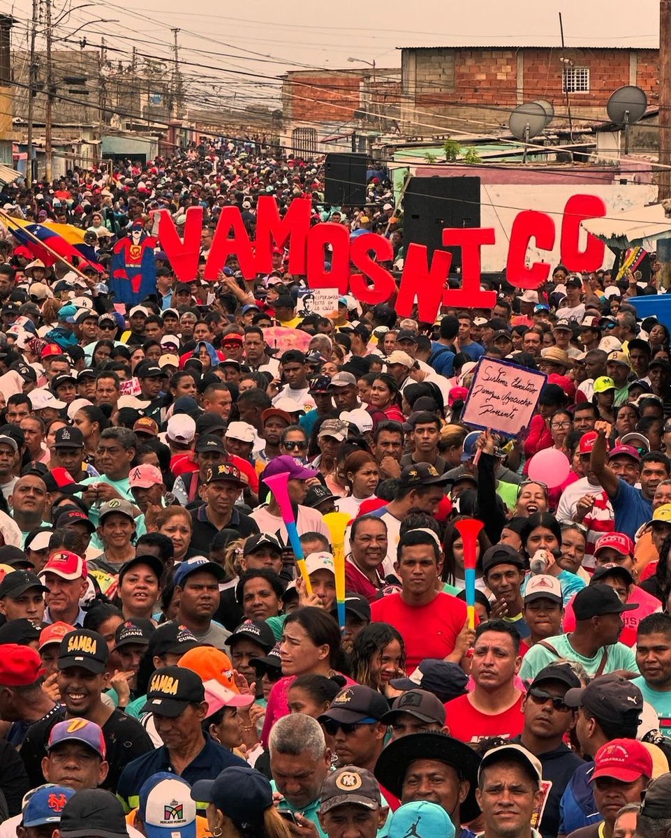 YO❤️#CUMANÁ 📢|• Desde la parroquia Ayacucho, del estado #Sucre El pueblo recorre, las calles y expresa con alegría y compromiso el respaldo al Presidente .@NicolasMaduro @lossifontes @FermariOrtega
