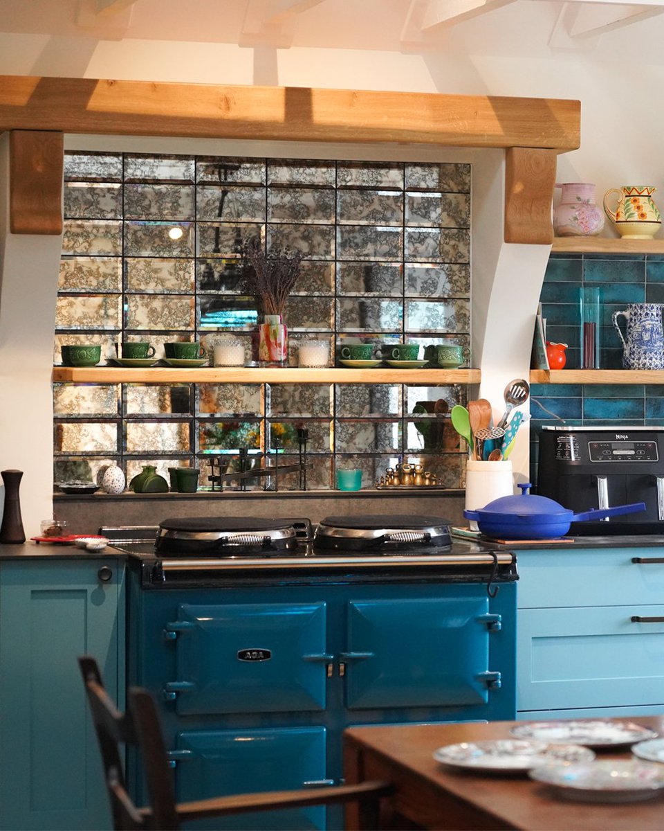 A look back at this stunning AGA in its beautiful new home. The teal AGA eR7 100 wonderfully complements this cosy kitchen

#aga #designerhome #designyourhome #kitchengoals #kitcheninspo #kitchenideas #kitchendecor #dreamkitchen #kitchensofinstagram