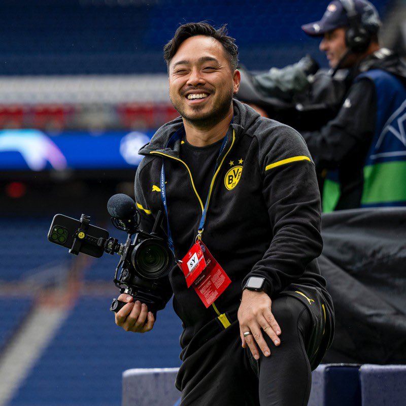 Trieu Minh Tran appreciation tweet 🫶🏻 

Dieser Mann ist der hidden MVP, er liefert uns durchgehend geile Vlogs von den Champions League spielen!