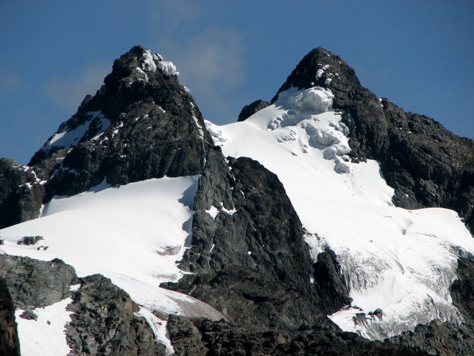 #FactFile The incredible Rwenzori Mountains rise over 5,000 meters, with some peaks permanently ice-covered. #ExploreUganda