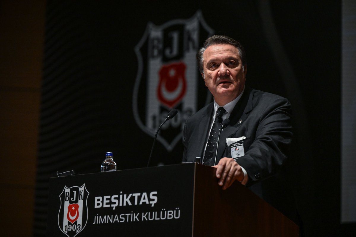 Hasan Arat: 'Beşiktaş'ta yaşanan değişimi görmek istemeyenler var. Bu değişikliklerin Beşiktaş'a faydası olacaktır. Beşiktaş halkın takımıdır, genel kurul ne derse o olur. 3 Aralık'ta emaneti almaya nasıl geldiysek bu emaneti gelecek nesillere bırakacağız. Bu tüzük değişikliği…