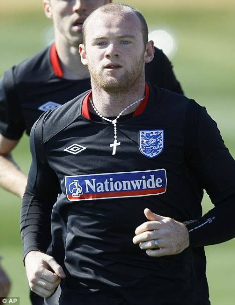 Former English football star Wayne Rooney, a devout Catholic, used to wear his rosary around his neck during practice sessions.

In 2010, when asked by reporters why he wore his rosary during practice sessions, Wayne Rooney stated, 'It's my religion.

Image: Daily Mail