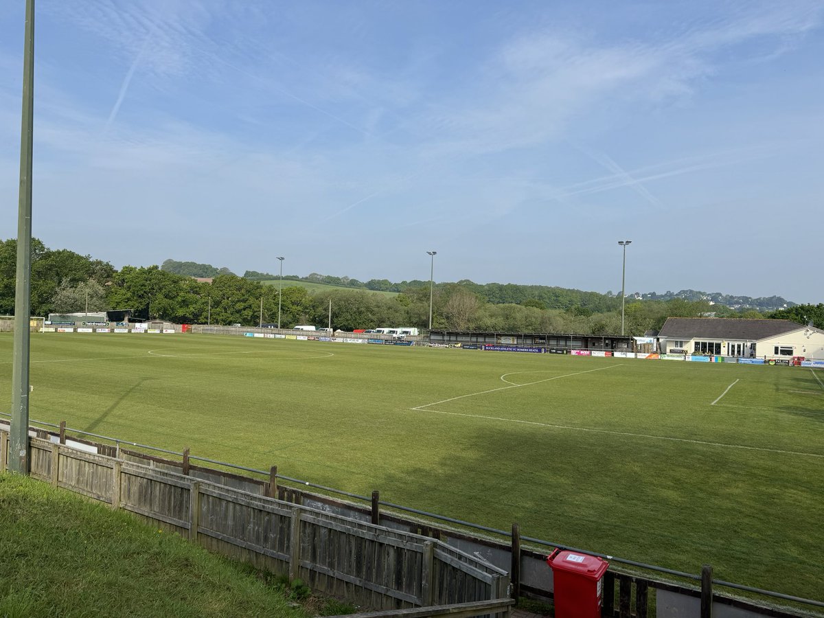 ⚽️ | The scene is set Homers Heath looking 👌 in the ☀️ Who would know it had a tournament on it just 6 days ago. Buckland Reserves vs Babbacombe Corinthians - kick off at 2:30pm. #UpTheBucks 🟡⚫️