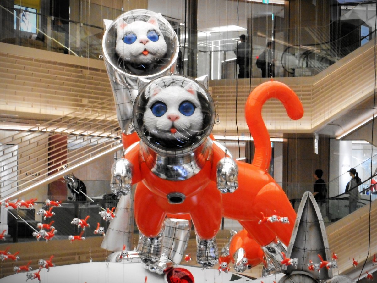 S is for Space Cats at GINZA SIX #AlphabetChallenge #WeekS #Caturday