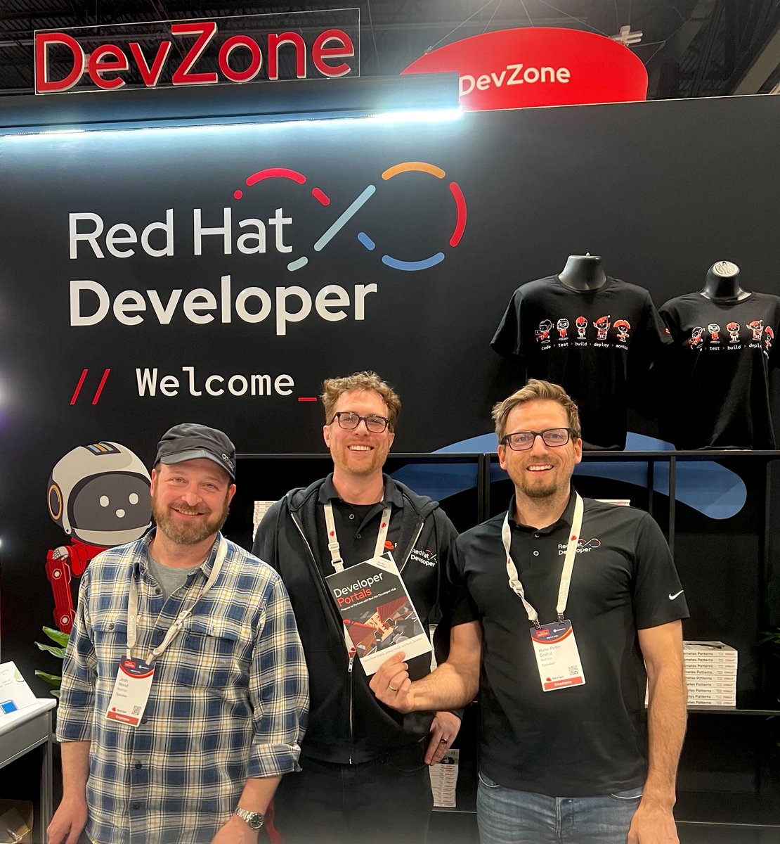 hpgrahsl's tweet image. 🔥 off the press and just in time for @RedHat #RHSummit24 the three of us - Joshua Wood, @ryanj and I - were able to give out about 150 author-signed first edition collector copies of our #book 📕 #DeveloperPortals - Prepare to perform with #RedHatDeveloperHub 🤩