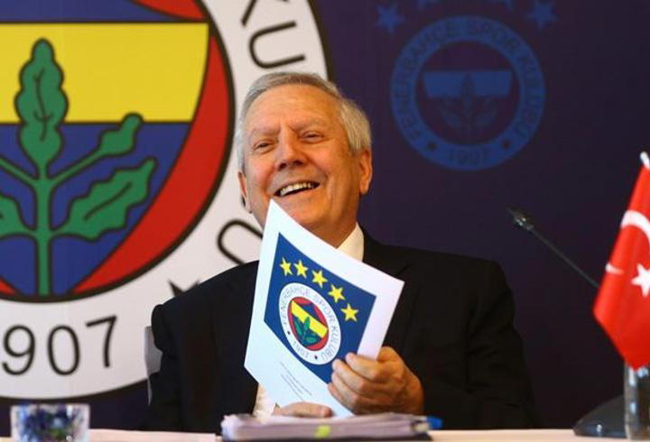 Son Dakika | #Fenerbahçe'nin eski başkanı Aziz Yıldırım, adaylık iddialarına yanıt verdi! Fenerbahçe eski Başkanı Aziz Yıldırım, hakkında çıkan haberleri yalanlayarak, - 'Ben herhangi bir planlama ve çalışma içerisinde olursam, bunu bizzat kamuoyuyla paylaşırım' dedi.…