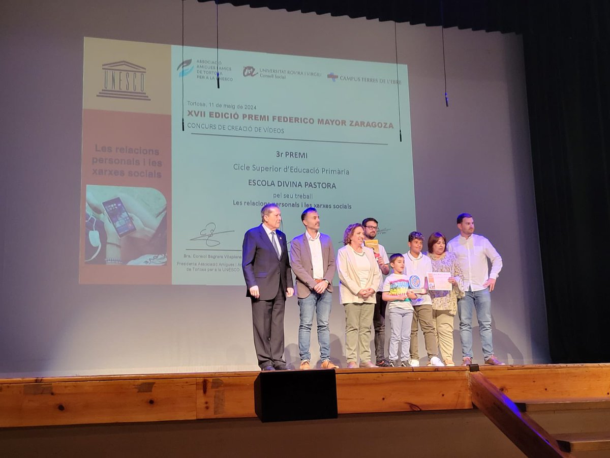 Celebrem el 3r premi de la categoria de Cicle Superior d’Educació Primària dels XVII Premis Federico Mayor Zaragoza que ha rebut avui l’Escola Divina Pastora de #Vinallop