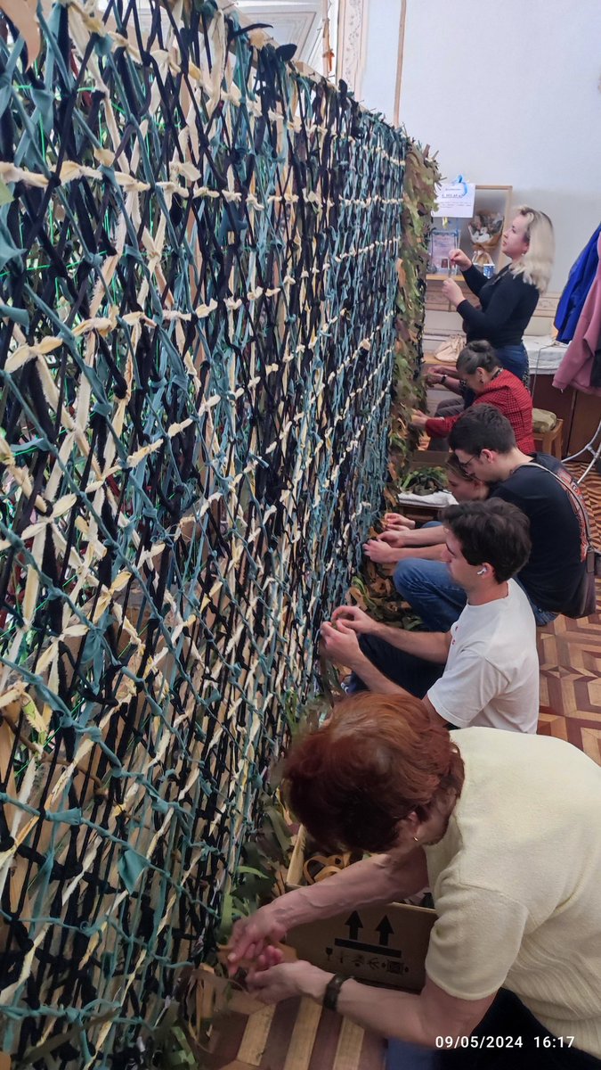 With news out of Kharkiv and feeling helpless, been putting in extra hours camo net making between shifts at hospital. What strikes me, compared to the other mob, is how we all come together here, from all over the world to fight the good fight. Young, old, Ukrainian babusias,
