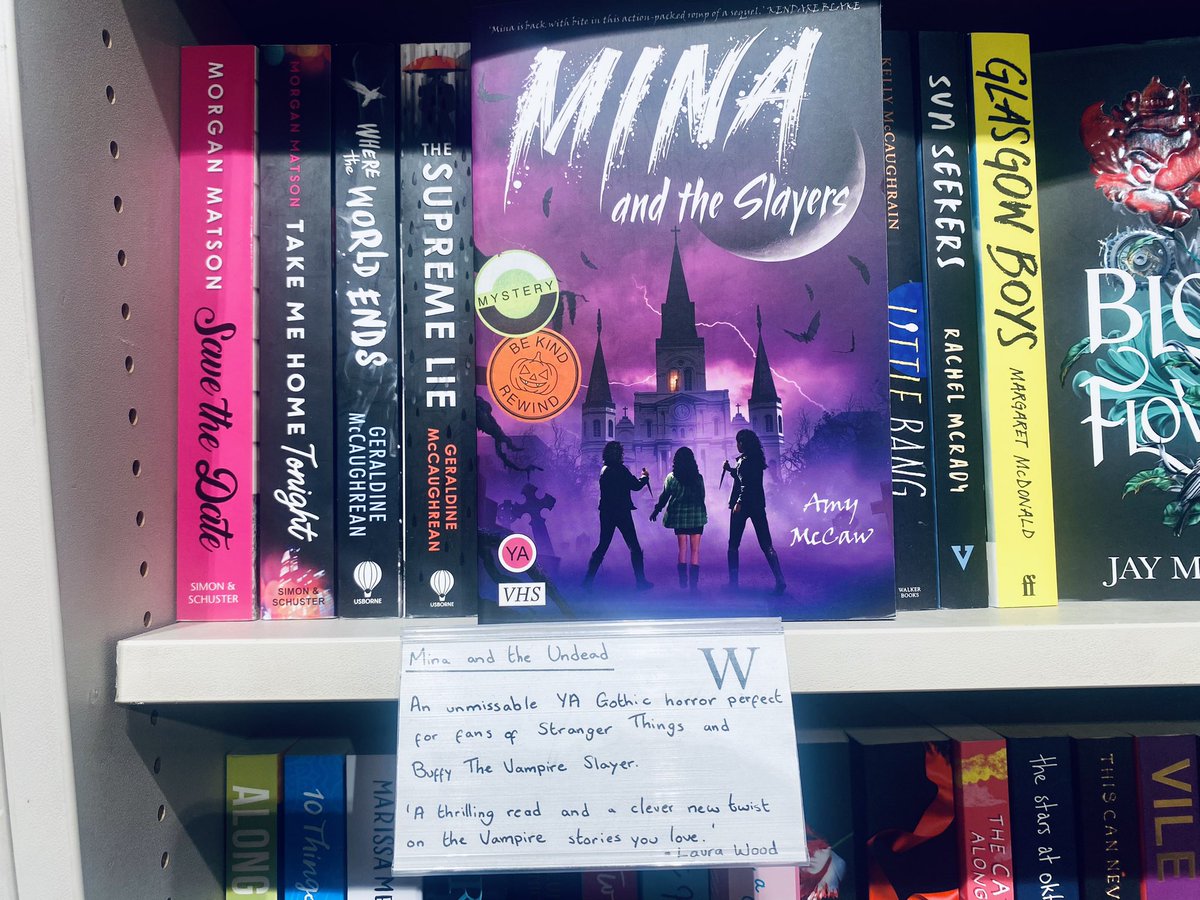 A few fab recommendations on the shelves of Waterstones in Altrincham 📘📗📕📙📒💜🎉 @littlehux @kwebberwrites @doyle_cat @YAundermyskin @patrick_ness @glintinhereye #ReadingCommunity #BookRecommendation