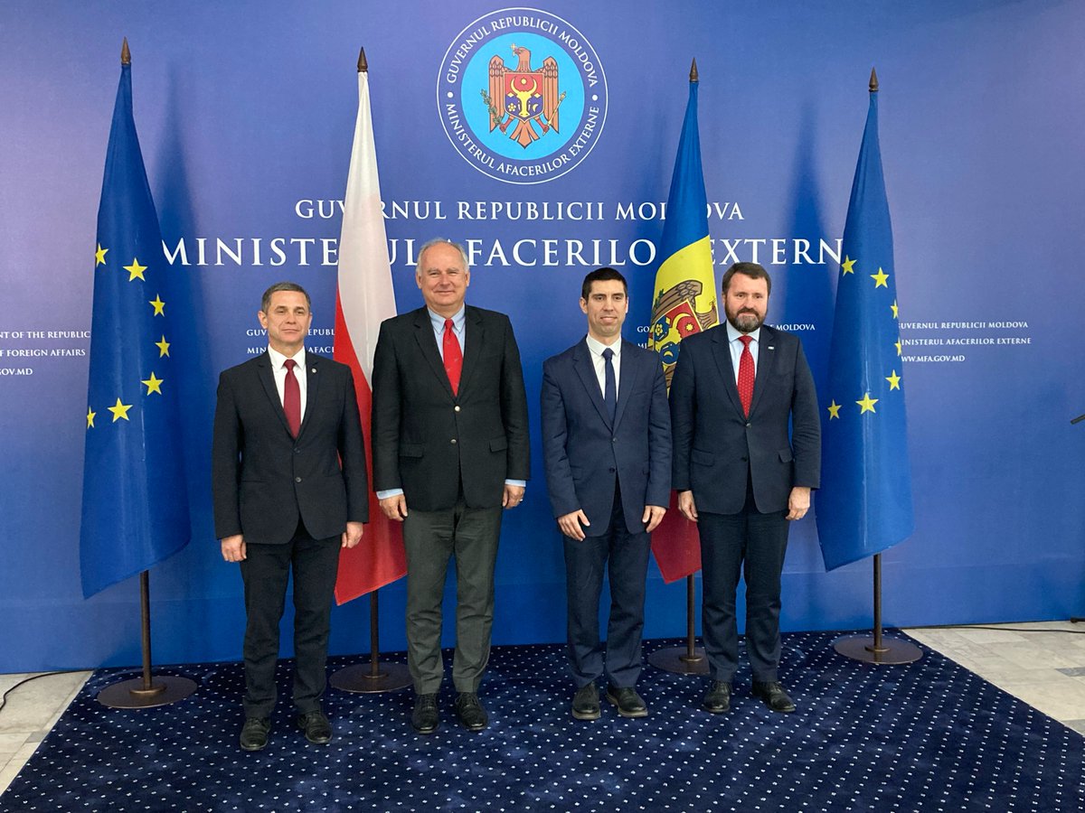 Yesterday, Chisinau hosted 🇵🇱🇲🇩 consultations on security and defence cooperation, and support for Moldova's European integration. Deputy FM @RKupiecki, Deputy MoD of 🇵🇱 @ZalewskiPawel, as well as FM of 🇲🇩 @MihaiPopsoi and MoD of 🇲🇩 Anatolie Nosatȋi took part in the meeting.