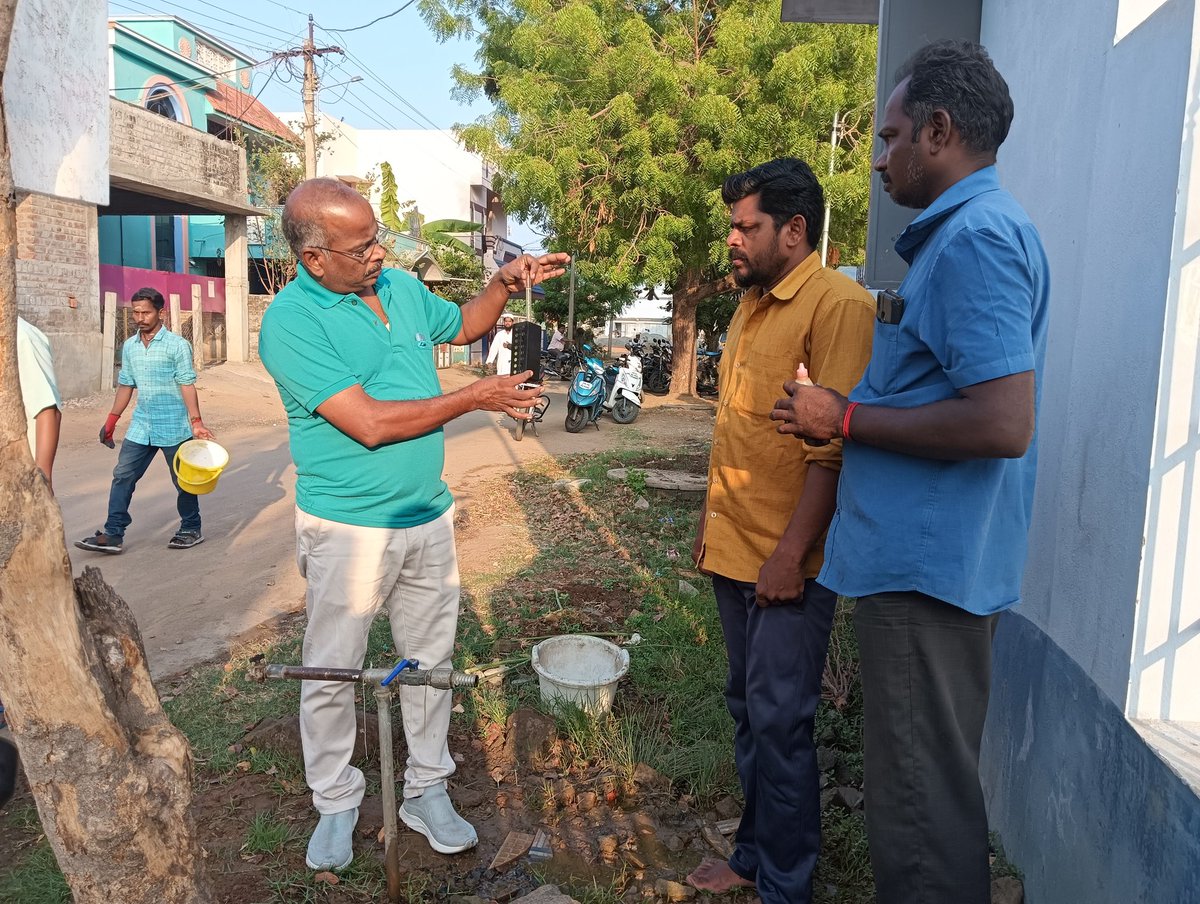 லால்குடி நகராட்சி சாந்திநகர் பகுதியில் டெங்கு தடுப்பு நடவடிக்கை பணிகள் மேற்கொள்ளப்பட்டன. நகராட்சி டெங்கு பணியாளர்கள் இந்த பணிகளை மேற்கொண்டனர்.இந்த பணிகளை லால்குடி நகராட்சி ஆணையர் திரு.குமார் நேரில் பார்வையிட்டு ஆய்வு மேற்கொண்டார்.@CMOTamilnadu @KN_NEHRU @tnmaws @TNDPHPM