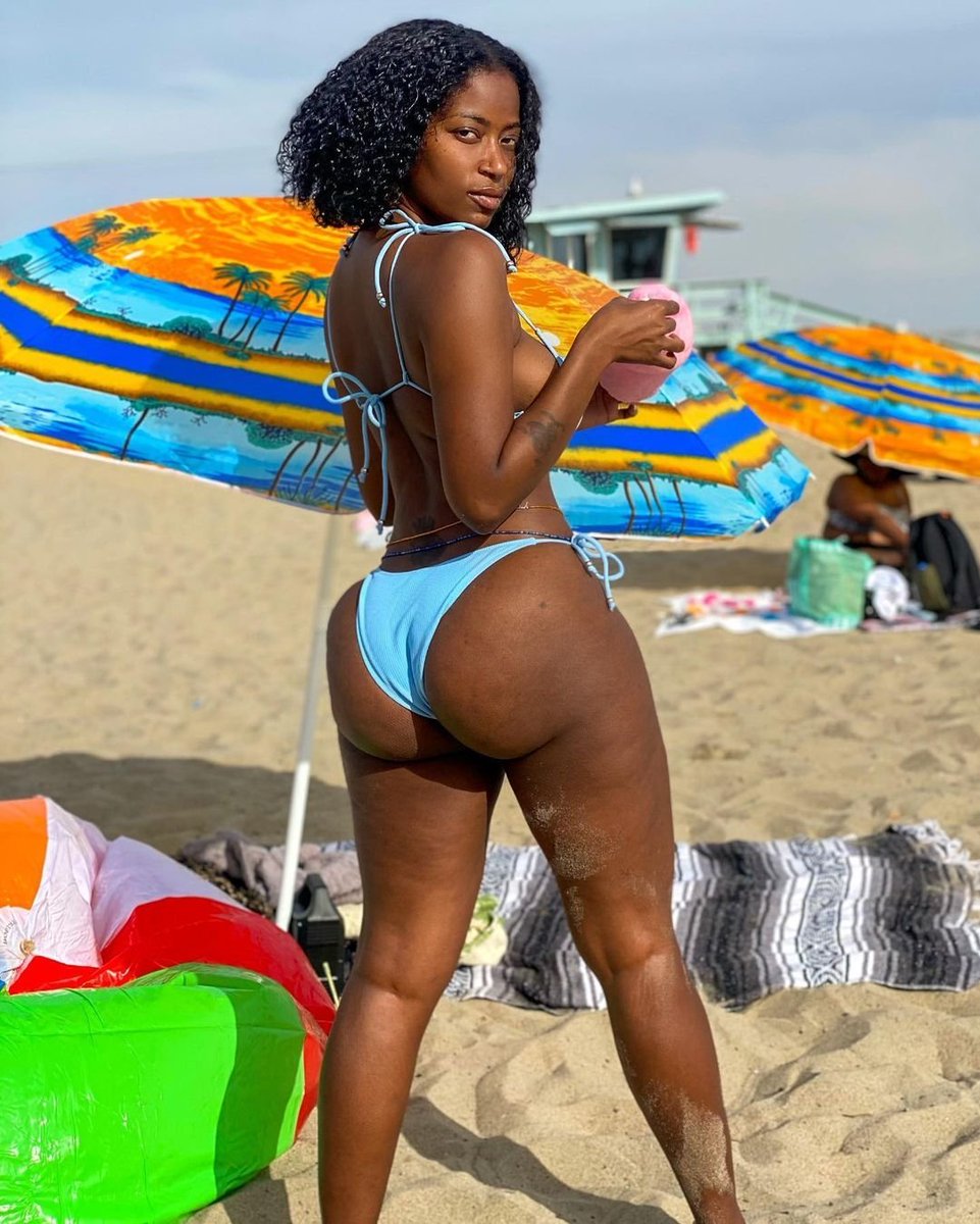 Glorious glutes.

Featured : @tia_becca_

#AuthenticityIsAMuthafucka