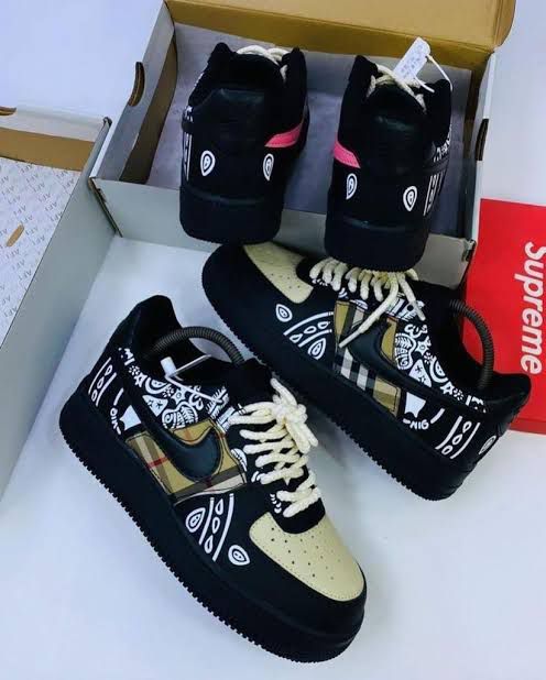 OnyiiAn's tweet image. All is available in wholesale and retail. Frame one 38 - 42 #17,000 Frame 2 40 - 44 #17000 Frame 3 42 - 48 #17000 Frame 4 39 - 45 #20000. Ochanja market onitsha Anambra state. Delivery nationwide. #OnitshaTwitterJerseyHangout
#RepYourClub