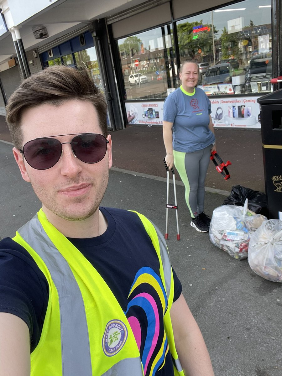 harrydoyle96's tweet photo. It’s the #Eurovision grand final tonight and there’s plenty going on in Liverpool throughout the day.
First though, a lovely sunny litterpick on Dovecot Parade #MakeDovecotCleanAgain https://t.co/jRtr4b6yvD
