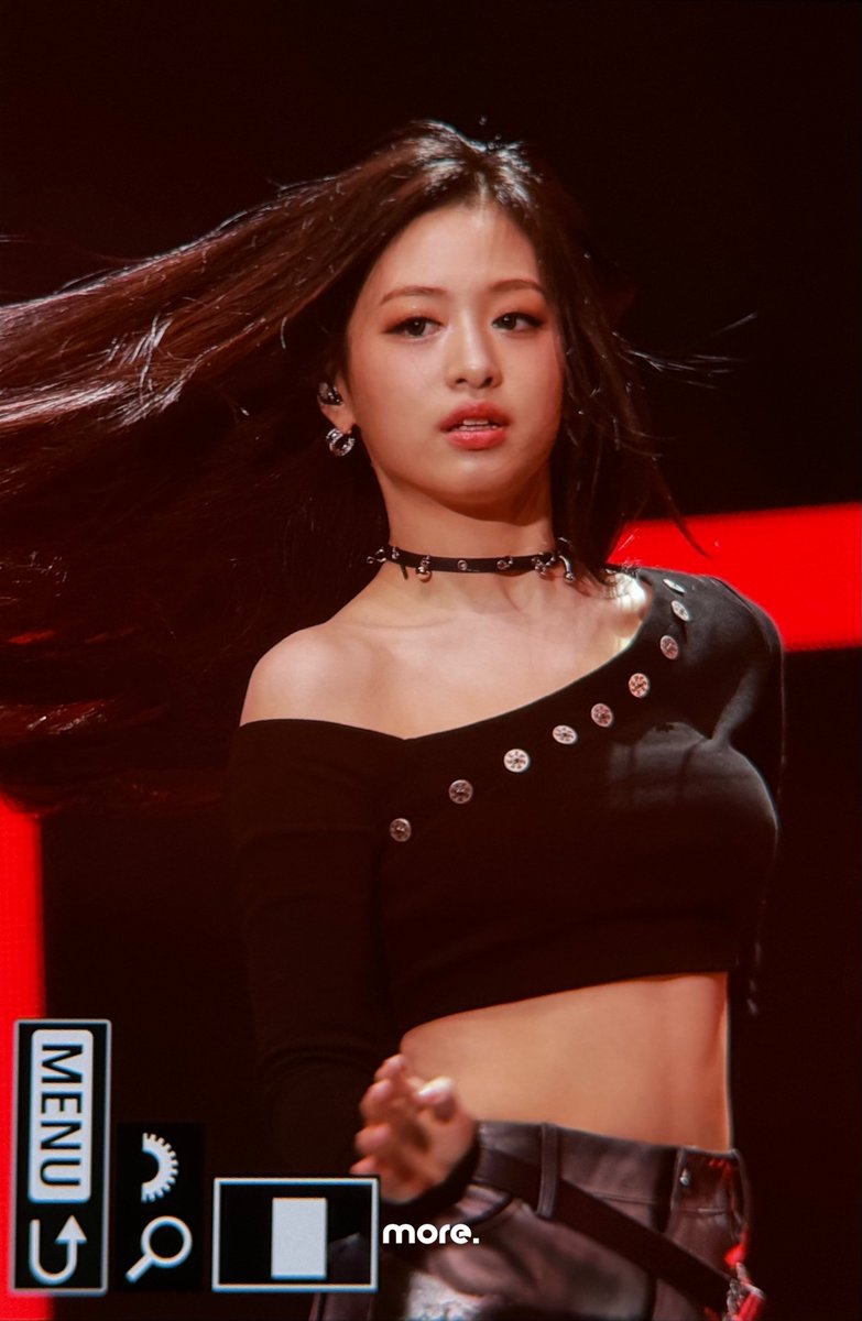 more_ahyeon's tweet photo. 240511 프리뷰 🥵

#BABYMONSTER #베이비몬스터 
#아현 #Ahyeon https://t.co/ACMMUrffCj