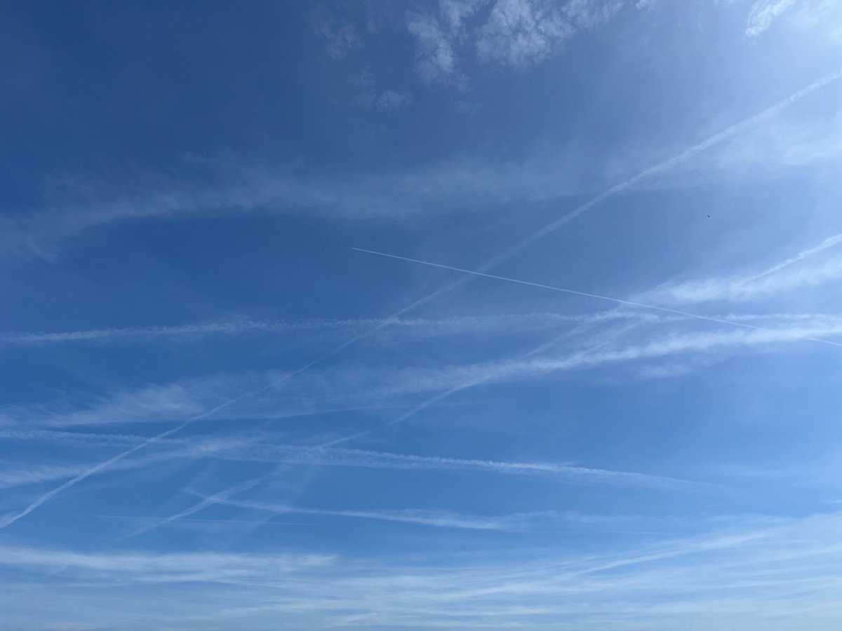 MazeofDeception's tweet image. Heavy spraying across the UK today #GeoEngineering #SolarGeoengineering #SolarRadiationManagement #chemtrails #climatechange #climatehoax #ClimateScam #ClimateCrisis #StratosphericAerosolInjection #SAI #CloudSeeding #contrails #WeatherModification