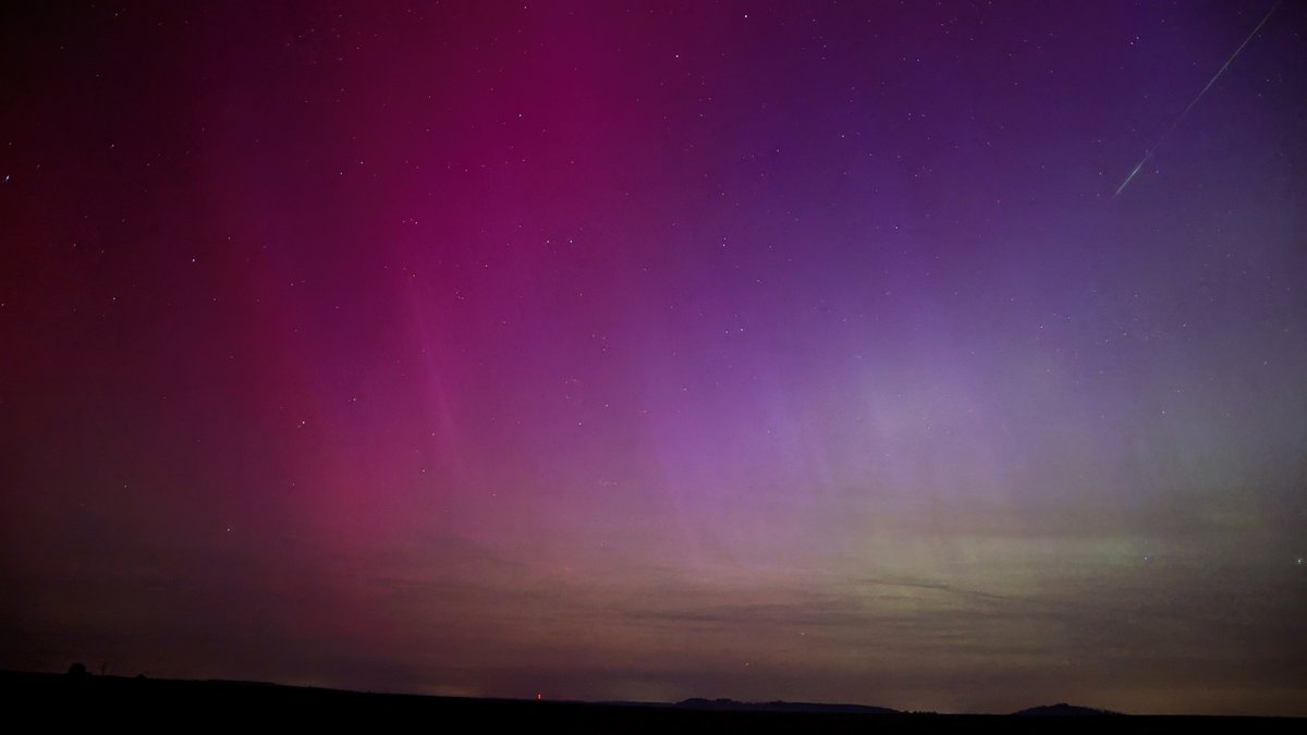 Aurora Meteor #Aurora #Meteor #Wiltshire @BBCStargazing @skyatnightmag