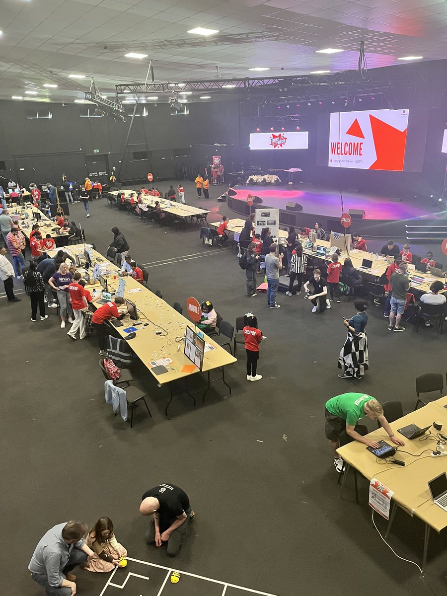 AckworthHoward's tweet image. Good luck to George who is at @CoolestProjects in Bradford today, showcasing his @scratch projects amongst some of the best young coders in the country. Howard the bear is giving his full support!
#coolestprojectsUK
#AckworthHowardComputing