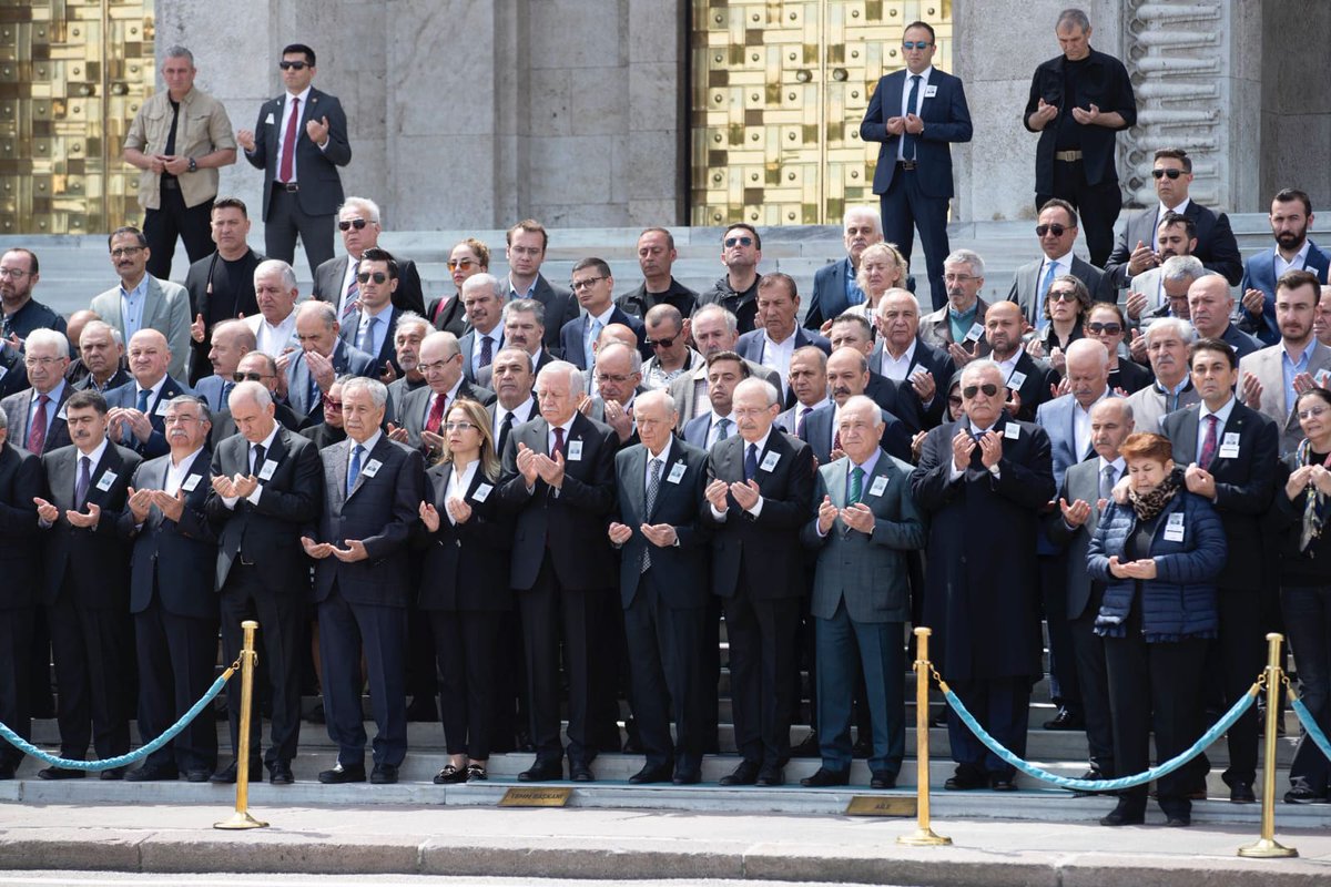 Genel Başkanımız Sayın Devlet Bahçeli, Devlet Eski Bakanı Bekir Aksoy için TBMM'de düzenlenen cenaze törenine katıldı.