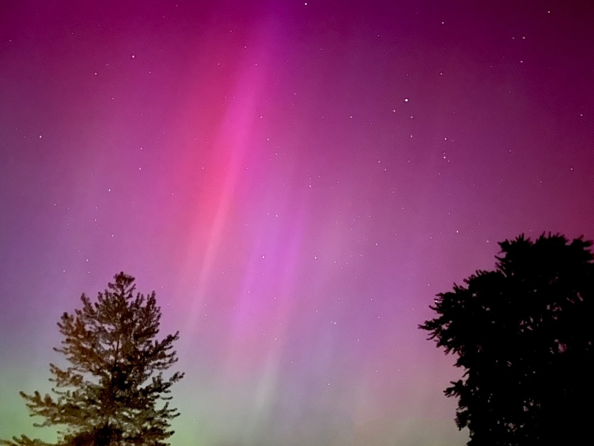 morksgirl's tweet photo. NE Portland, OR and SE Washington #aurora https://t.co/rA23BsLNE1