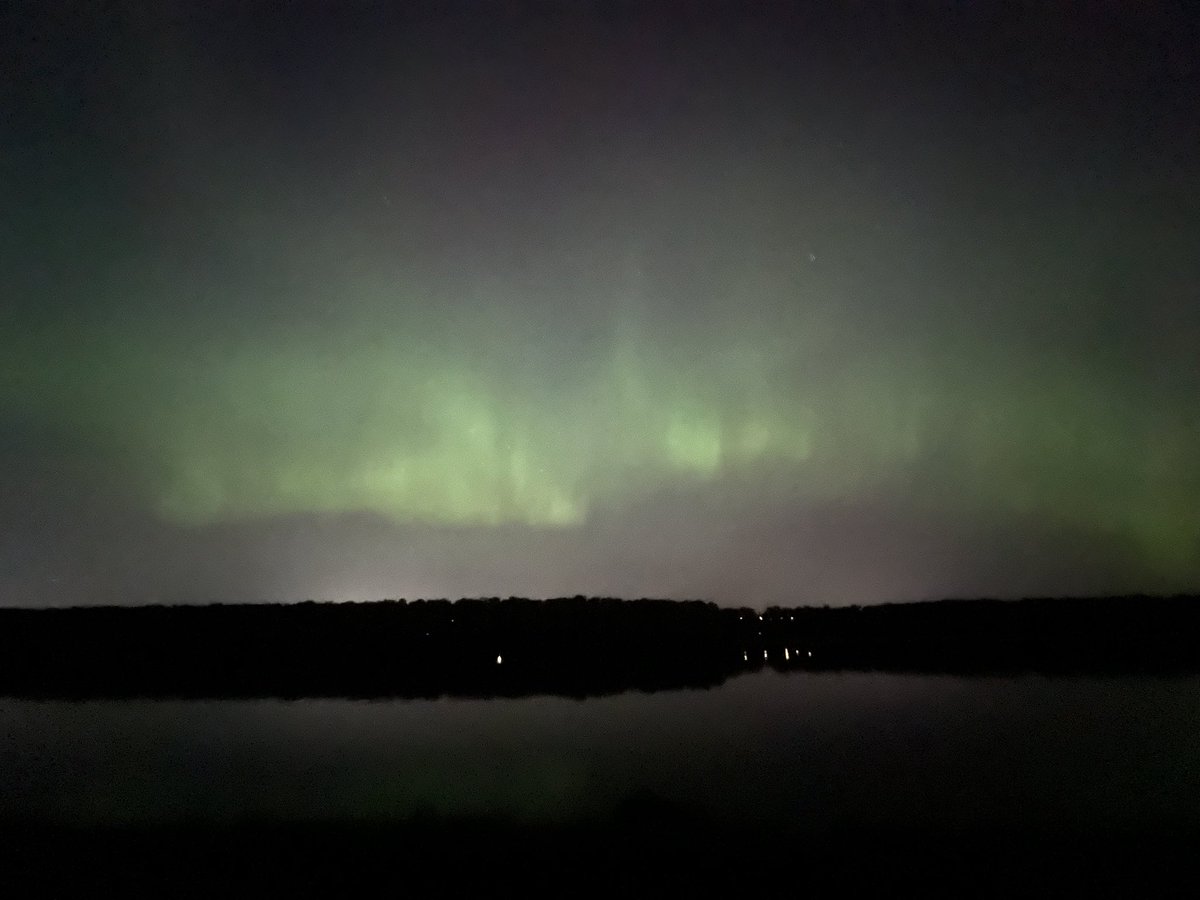 morksgirl's tweet photo. NE Portland, OR and SE Washington #aurora https://t.co/rA23BsLNE1