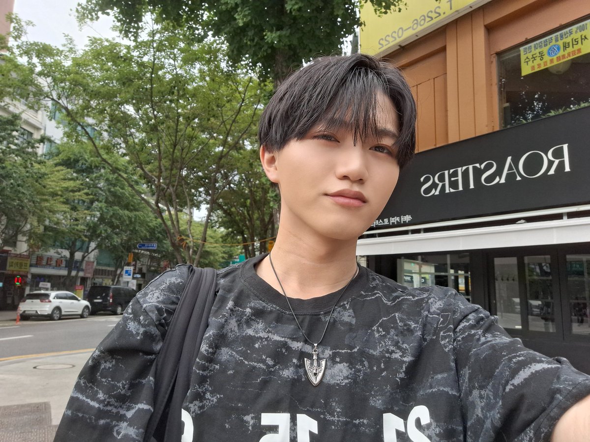 안녕하세요
初海外です
ブルダック(？)を食べました
辛すぎます🌶

路上ライブもありがとうございました！楽しかったです！
風邪ひくなよ

감사합니다