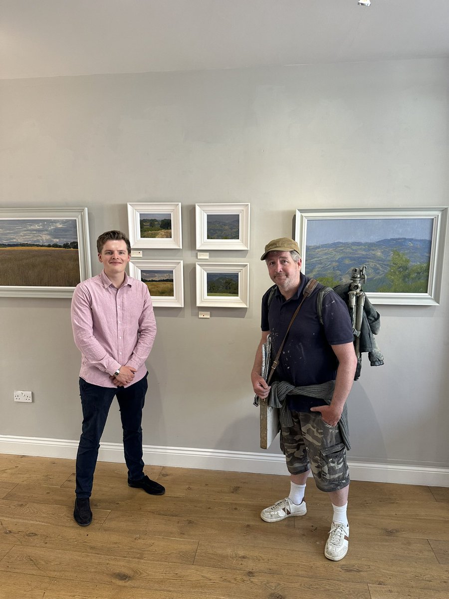 In London for the day yesterday dropping off some work. Managed a few paintings, a hot day.
Great to see the brilliant youthful Max White (smiley one 😄) a superb painter. His exhibition at Green & Stone gallery ends today.

#londonart #oilpaintings #london #batterseapowerstation