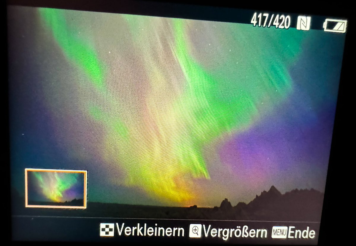 Was für ein unglaubliches Farbspektakel jetzt gerade im Badlands National Park in South Dakota! #Polarlichter #sdwx