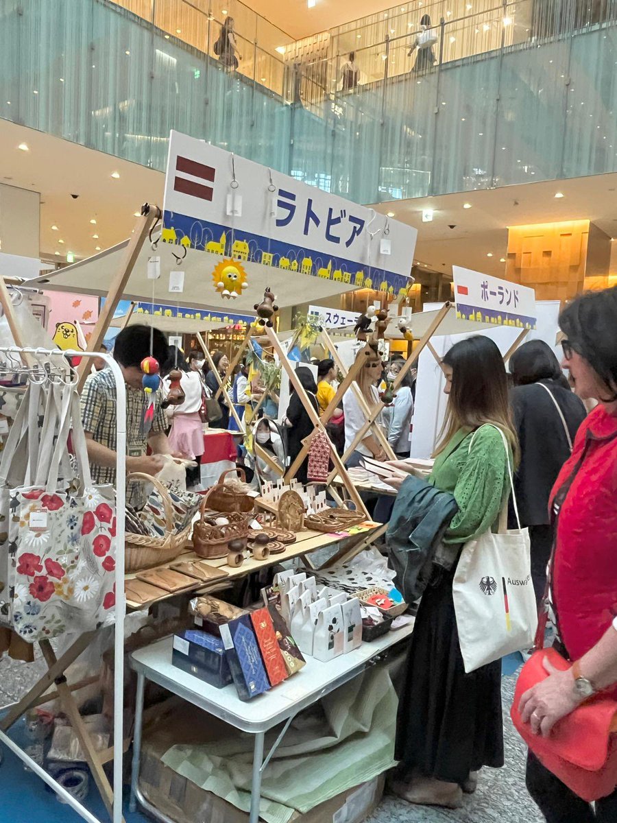 Latvia_Japan's tweet photo. 駐日EU代表部開設50周年記念イベント「EU Village🇪🇺」がKITTE丸の内アトリウムで開催されました👏 ご協力くださったチームラトビア🇱🇻💪の皆さん、そして本日ご来場いただきました皆さま、ありがとうございました ✨ 🇪🇺🇯🇵🇱🇻 https://t.co/9PP3OL0sGO