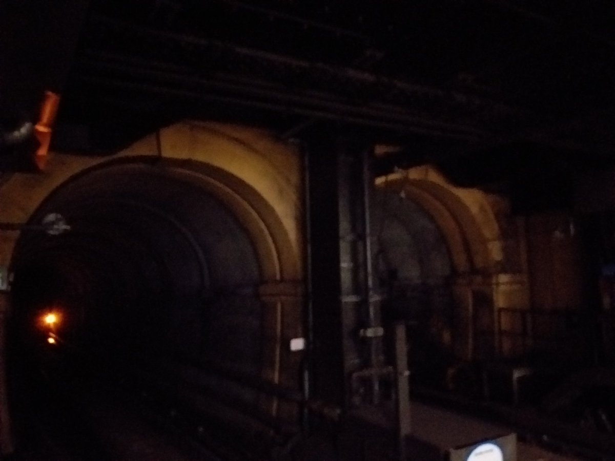 Good morning from the Northern entrance of the Thames Tunnel in Wapping 👋😊🚇🎩