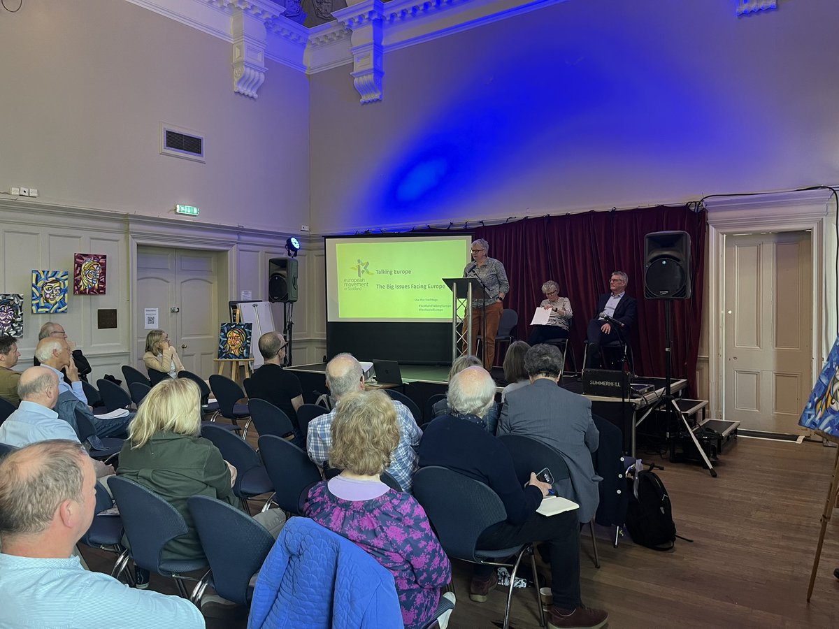 Now speaking : Professor Jo Shaw has held the Salvesen Chair of European Institutions at the University of Edinburgh #TalkingEurope #FestivalofEurope #Edinburgh @Summerhallery “The EU should be united in its diversity” Law - a servant of integration