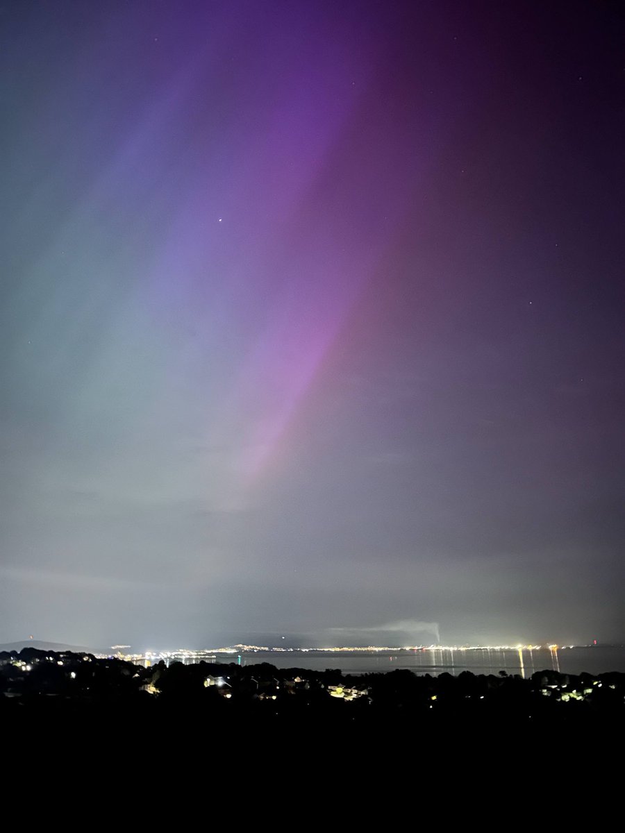 Northern lights in Swansea and over Swansea bay!