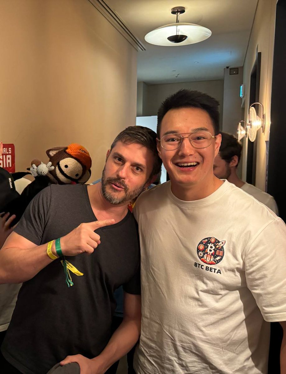 GraemeRobOl's tweet photo. Hey folks! 🥂Thrilled to be invited to OROINALS ASIA, surrounded by some stellar crypto pros, including #Ordinals &amp; #Runes founder #Casey! We've had some riveting discussions. 💭👇 https://t.co/wFSWl8CxkD