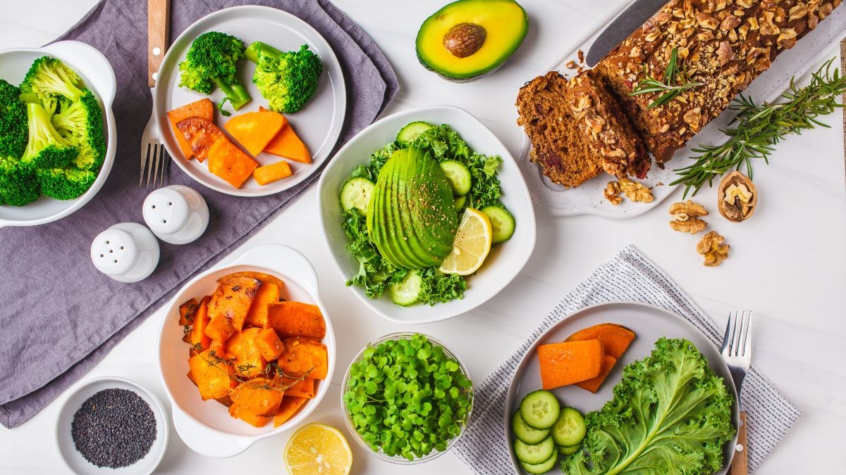 Looking for a new challenge in the kitchen? 🧑🍳 Why not try a week of plant-based meals? Not only is it better for the planet, but it's also a great way to discover new flavors and recipes. 

#MeatlessMeals #SustainableEating #PlantBasedDiet