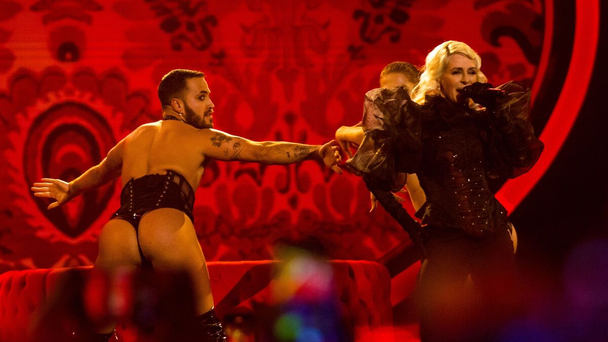 Areajugones's tweet photo. Hoy es la Gran Final de #Eurovision2024, pero @usuaridavid lo tiene claro

#Eurovisión ha muerto: la edición más política y polémica de la historia amenaza con destruir el festival

⛔ La inadmisible participación de Israel confirma que EUROVISIÓN SÍ ES POLÍTICA
⁉️ Una pésima política de comunicación no aclara qué pasará con Joost Klein, representante de Países Bajos

Todo lo que ha pasado y amenaza con destruir #EurovisionRTVE lo encuentras aquí ➡️➡️ 
https://t.co/K8mf85SiR7