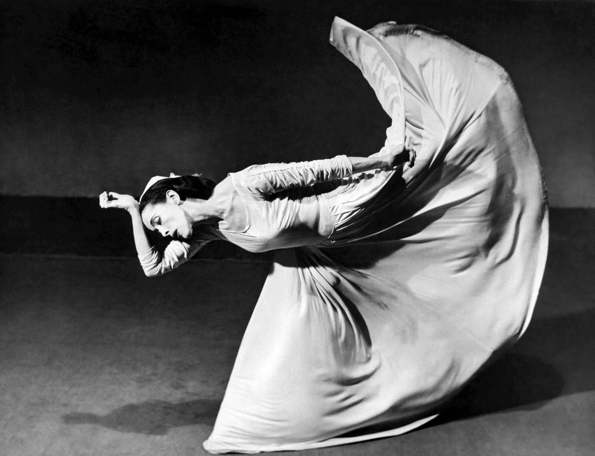 Martha Graham ( 11 May 1894 - 1 April 1991 ), in ' Letter to the World ', 1940.
Barbara Brooks Morgan  📸