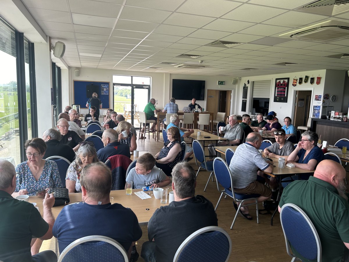Crafty_General's tweet photo. Cracking breakfast with the #Melksham #ArmedForces #Veterans at @MelkshamRFC (brilliant location). Great to see the generations coming together, not least the #FarmerBoys of the #DERR. Great to see @gtp747 too! @Tofrek https://t.co/lmBCt6m2aN