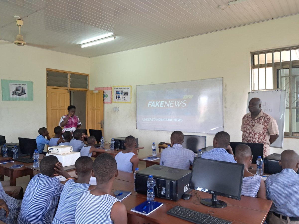 The 1st day of training for students at the Volta School for the Deaf and Blind. We are making them digitally literate and critical about their media consumption #MILforAll. All thanks to @dw_akademie