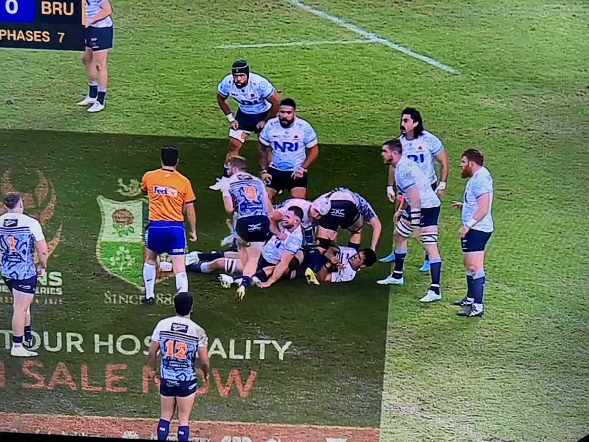 JHJCSports's tweet image. Worst jersey clash I’ve ever seen  #WARvBRU