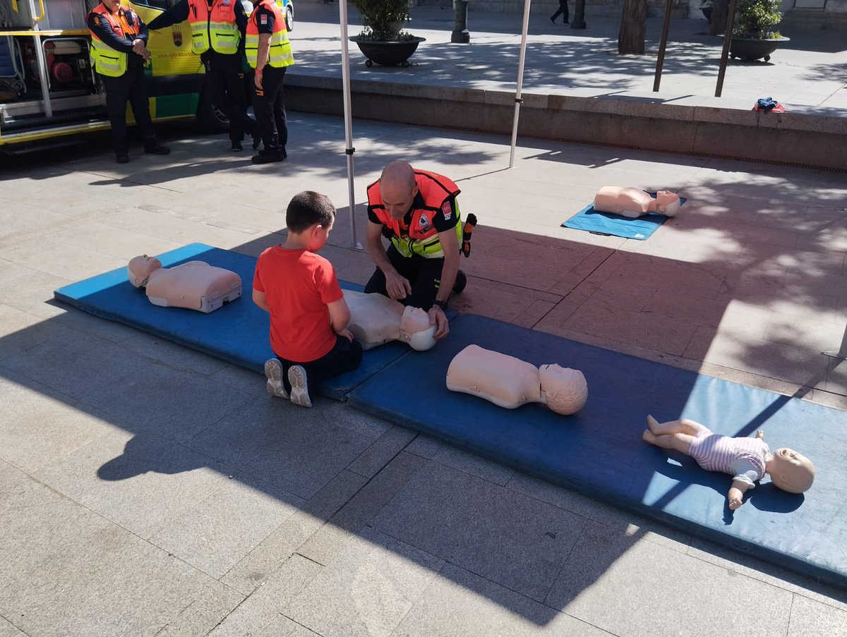 Bomberos de Alcorcón (@alcorconbombero) on Twitter photo Te estamos esperando en la Plaza Reyes de España, #Alcorcon con todos los talleres montados para pasar una divertida mañana con <a href="/PCivil_Alcorcon/">Protección Civil de Alcorcón</a> y #bomberos #Alcorcón Te estamos esperando en la Plaza Reyes de España, #Alcorcon con todos los talleres montados para pasar una divertida mañana con <a href="/PCivil_Alcorcon/">Protección Civil de Alcorcón</a> y #bomberos #Alcorcón