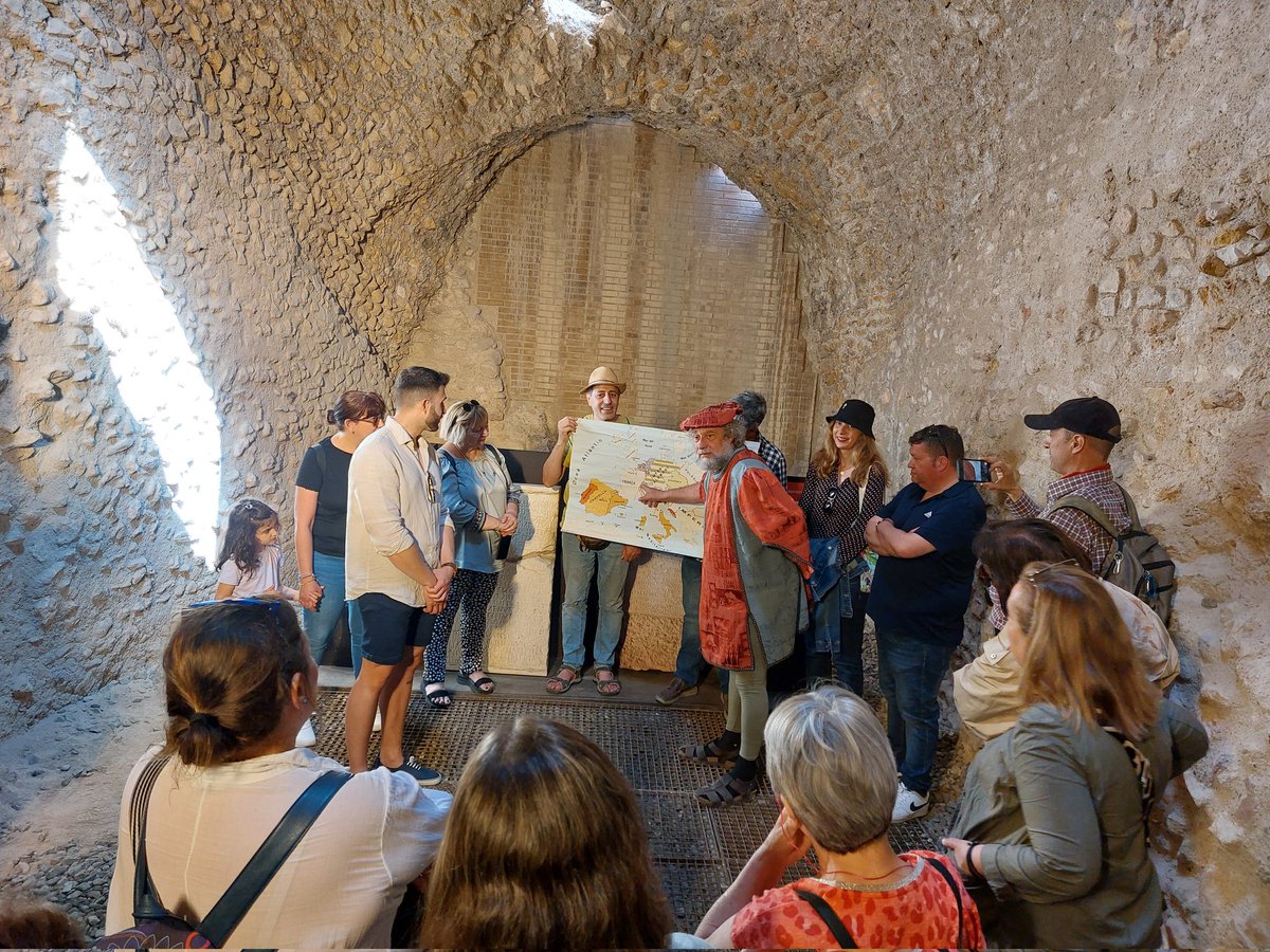 Ja estem en plena ruta amb l'il·lustre Lluís Pons d'Icart, descobrint la Tarragona del segle XVI i la primera posada en valor del patrimoni romà de #Tarraco #URV #comcienciaURV #rutaponsdicart