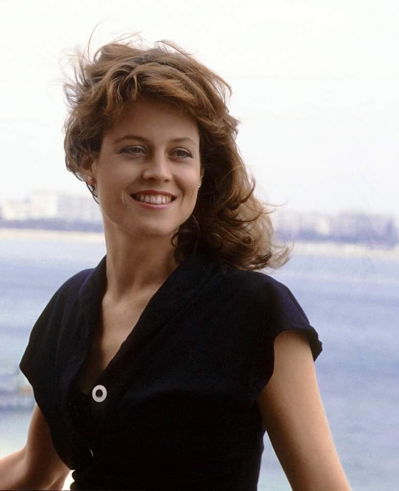 #SigourneyWeaver / photo by Jean-Louis Urli, Cannes, #1983