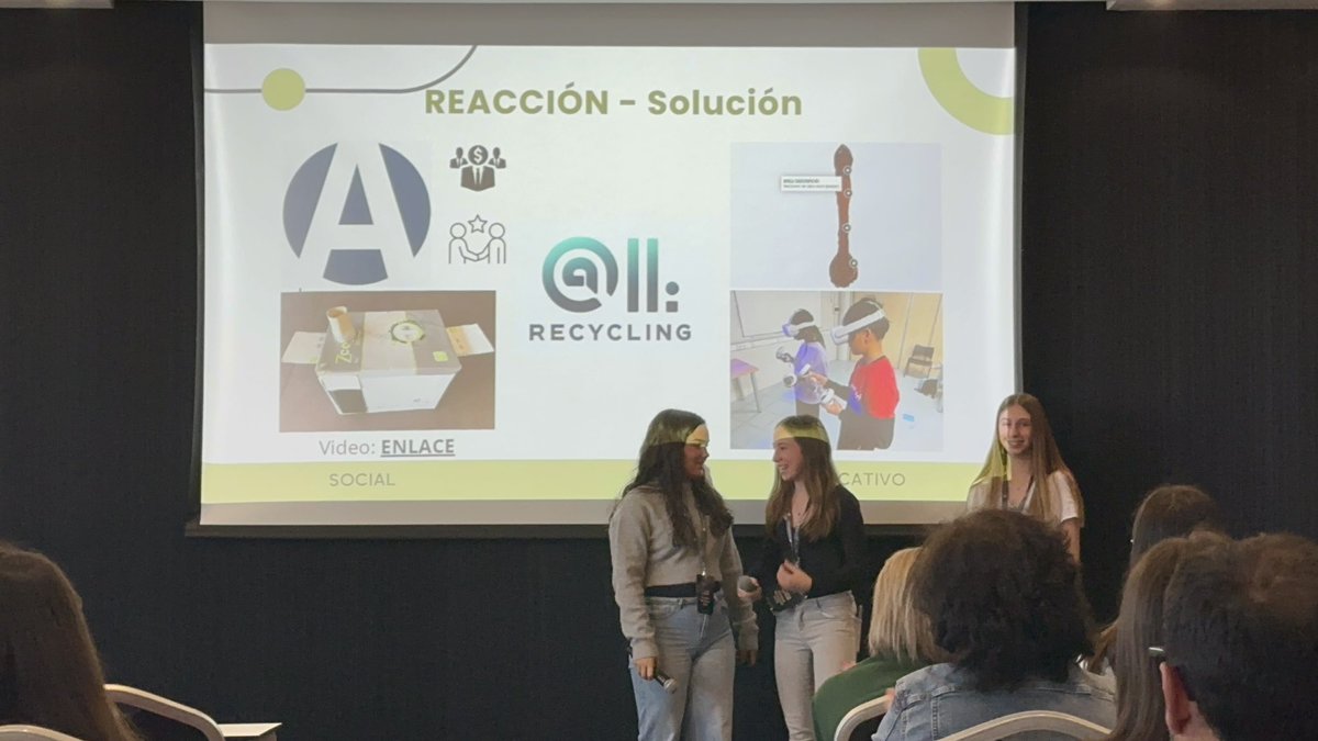 En marxa la fase de presentacions de #TheChallenge d’@Educaixa a l’hotel Barceló Sants. La Clàudia, la Paula i la Victòria, 3r ESO, presenten el projecte AI-Recycling en el marc del Programa RCS: creació d’un contenidor intel·ligent amb l’ús d’IA. @ICarlesVallbona @granollers