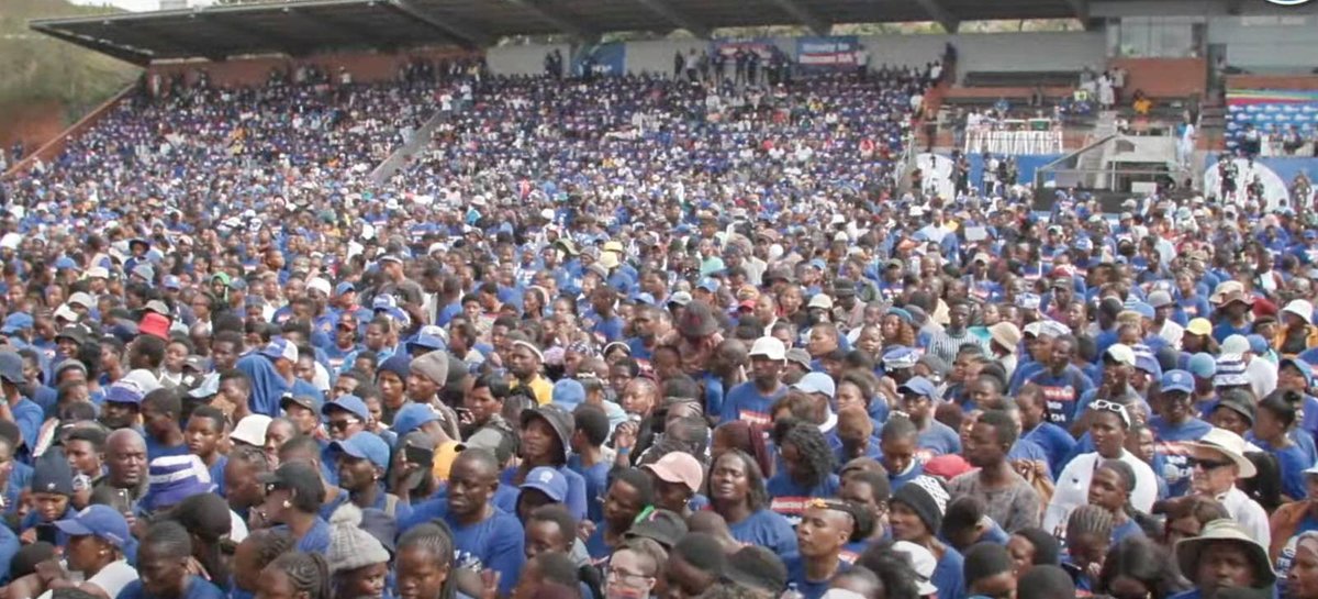 The crowd at the @Our_DA Rescue Rally in KZN. Yet leftwing hacks keep saying the DA is a racist party for white people. They're a disgrace to journalism. youtube.com/live/7wWp29Scq…