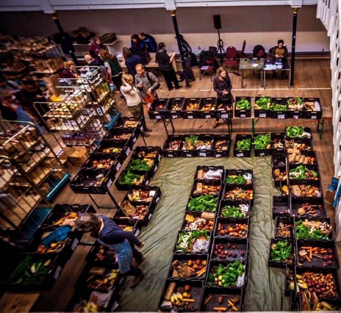 Netherlands 🇳🇱 The Dutch government threatened to buy up and shut down 3,000 farms that fail to meet nitrogen emissions targets. Communities showed their support to farmers by starting food cooperatives and farmers markets to buy direct from local farms. #NoFarmersNoFood